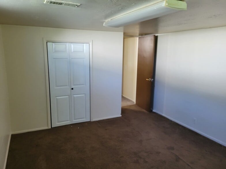 Building Photo - 395 N 600 E