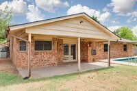 Building Photo - 2508 NE Turtle Creek Dr