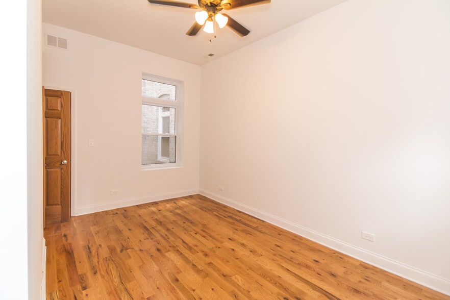 Building Photo - 1704 W Sunnyside Ave