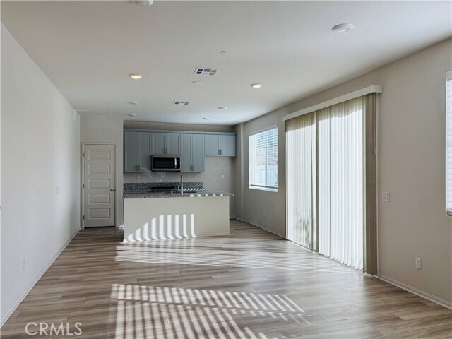 Building Photo - 40681 Birchfield Dr