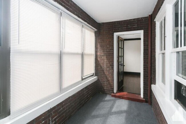 Building Photo - 2 bedroom in Chicago IL 60618