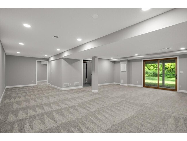 Building Photo - 11004 Oak Knoll Terrace N
