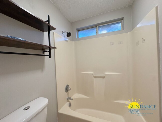 Building Photo - Gorgeous 3 Bedroom Home in Fort Walton Beach-near Hurlburt Field!