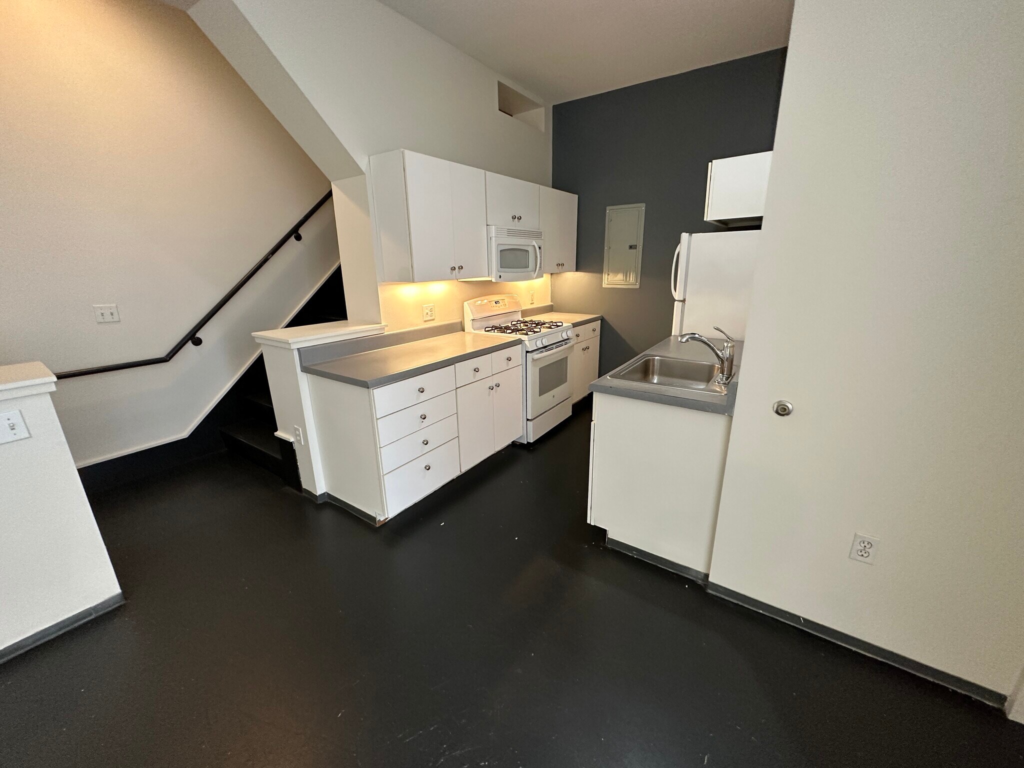 Building Photo - 117 E Berkeley St