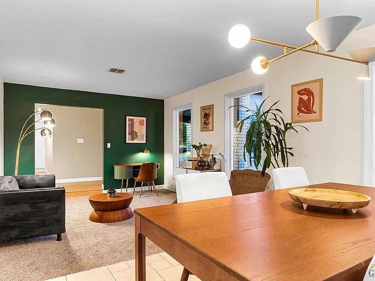 Building Photo - 7413 Saddleback Dr