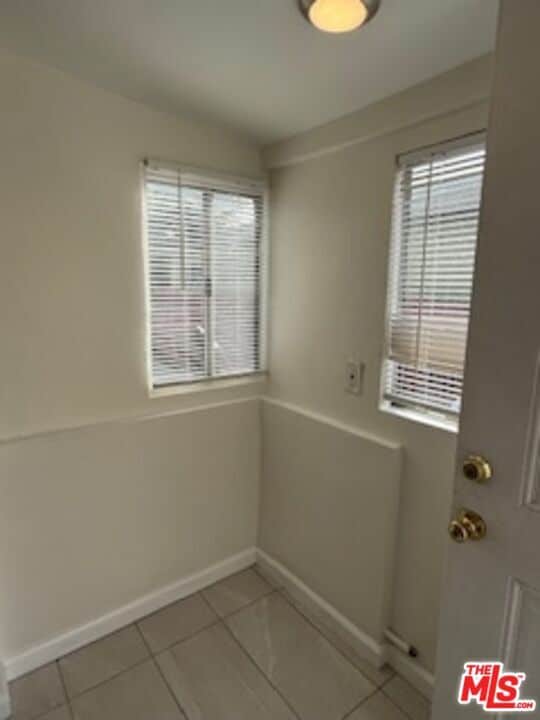 Building Photo - 1241 E 80th St