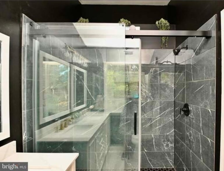 Owners Suite Bathroom - 16889 Toms River Loop