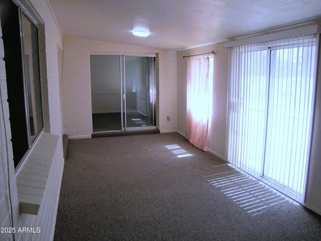 Building Photo - 1516 Hummingbird Ln
