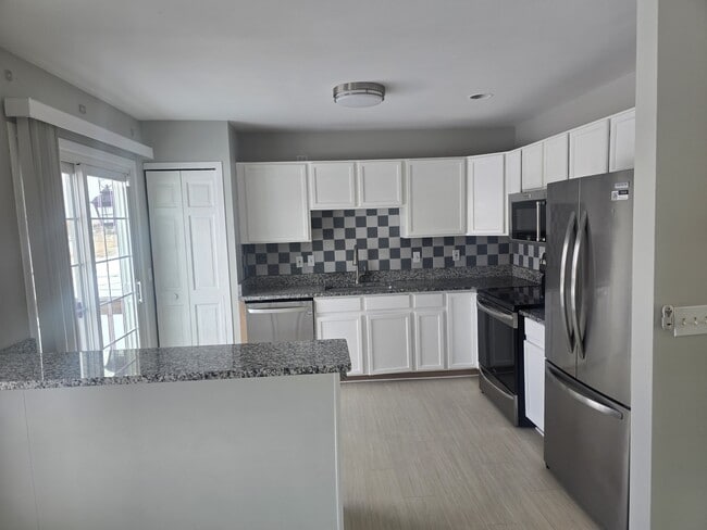 Building Photo - 247 Oak Ridge Dr