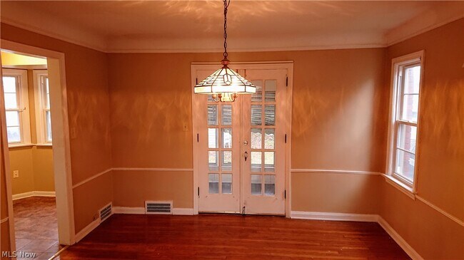 Building Photo - 1158 Castleton Rd