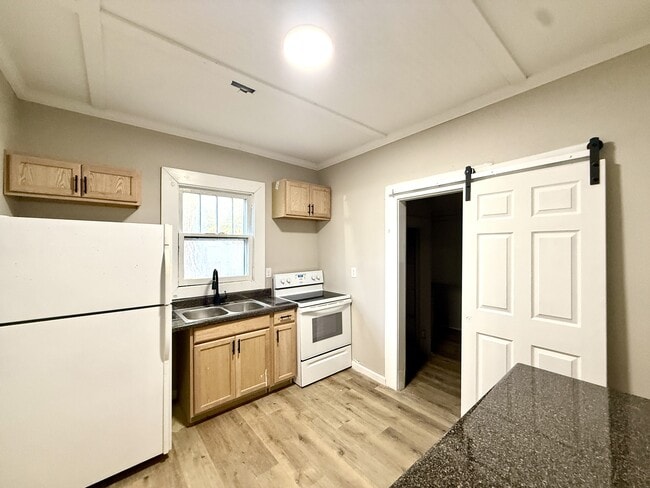 Building Photo - 410 Law St