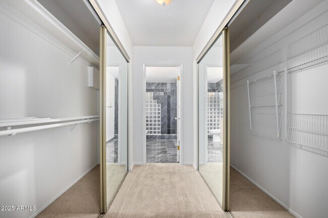 Building Photo - 2522 S Mulberry