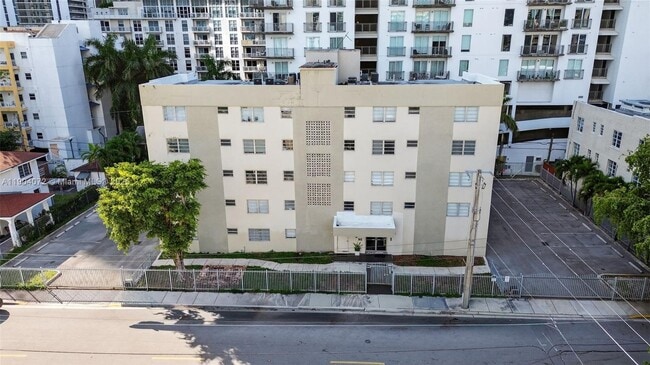 Building Photo - 500 NE 26th St