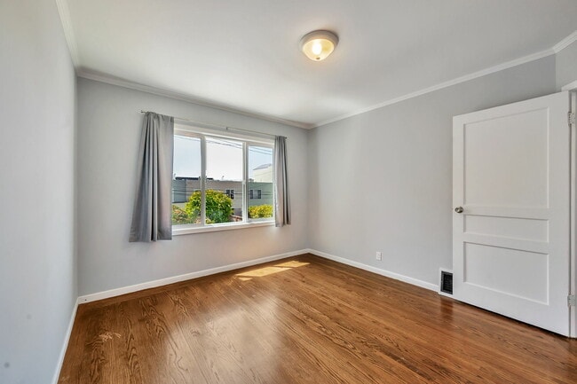 Building Photo - 91 Middlefield Dr