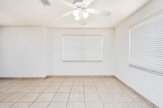 Building Photo - 3 Bedroom Home in Port Orange