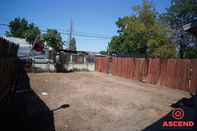 Building Photo - 114 Hughes Ave