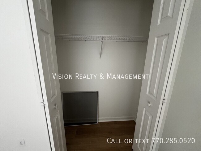 Building Photo - 64 Wooddale Ln