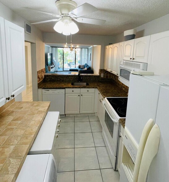 Building Photo - 3545 S Ocean Blvd