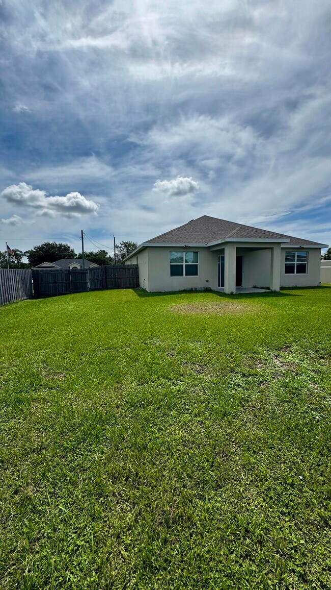 Building Photo - 4011 SW Kidd Ct