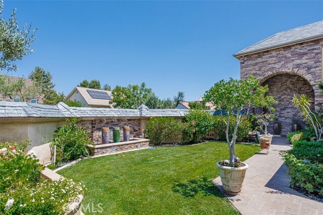 Building Photo - 9772 Crestview Cir