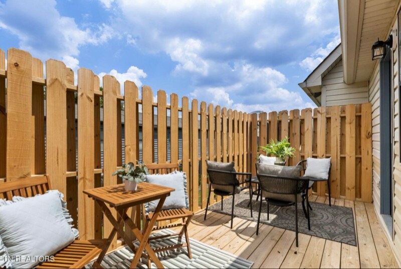 Building Photo - 455 Bramblewood Ln