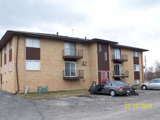 Primary Photo - 225-275 Highline Dr