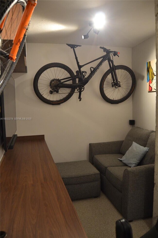 Building Photo - 11113 Biscayne Blvd