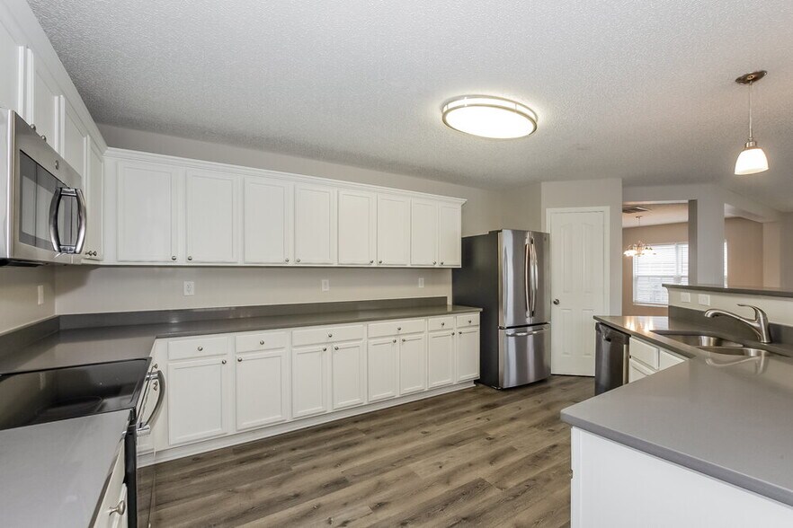 Building Photo - 4235 Everest Dr