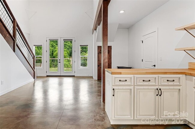 Building Photo - "Charming 1-Bedroom Retreat in Candler - Cozy 650 Sq Ft Haven!"