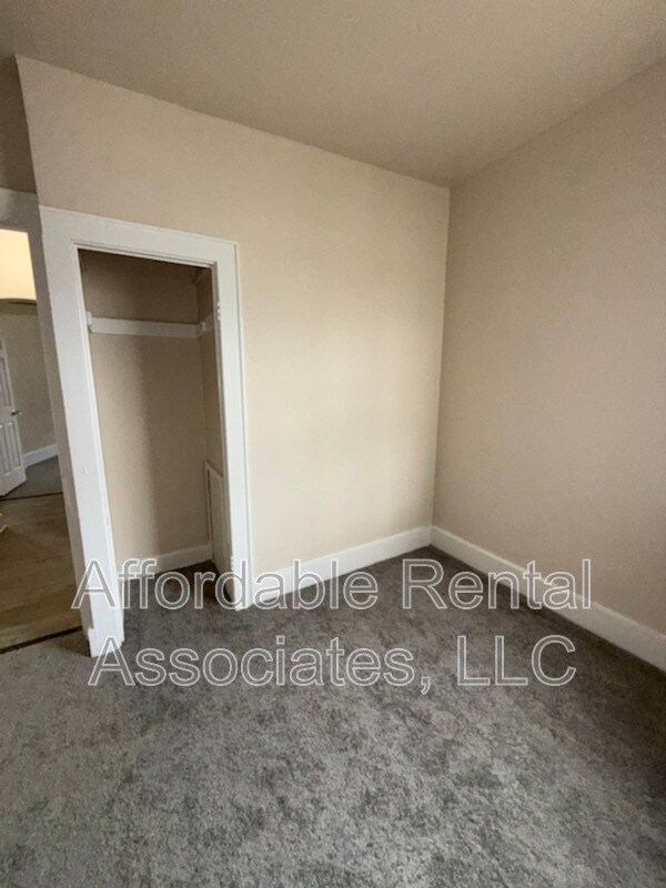 Building Photo - 2627 S 6th St