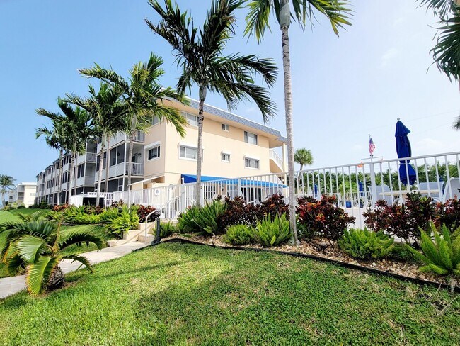 Building Photo - 111 Doolen Ct