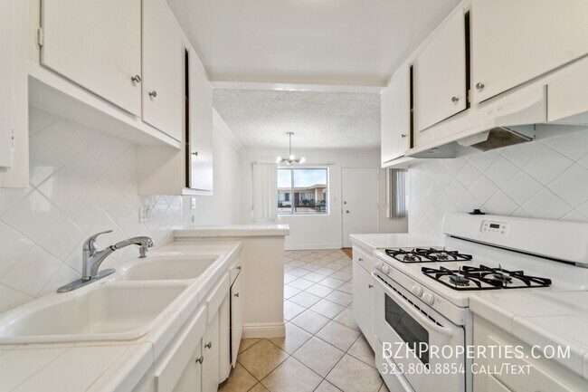 Primary Photo - 7540 Hampton Ave