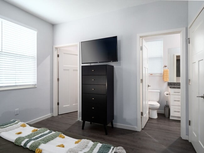 Building Photo - 4 Bedroom, 4 Bathroom House