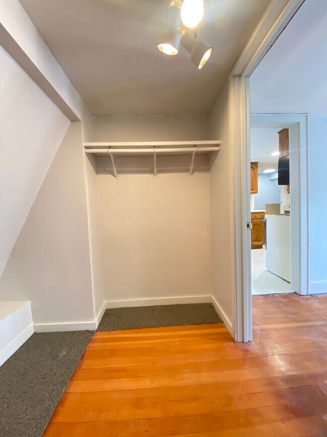 Building Photo - 2409 Omro Rd