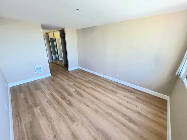 Building Photo - 555 Pierce St