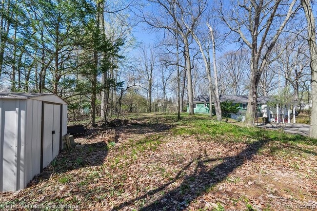 Building Photo - 6103 Park Lake Rd