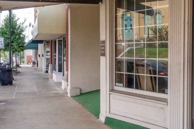 Building Photo - 305 Connell St