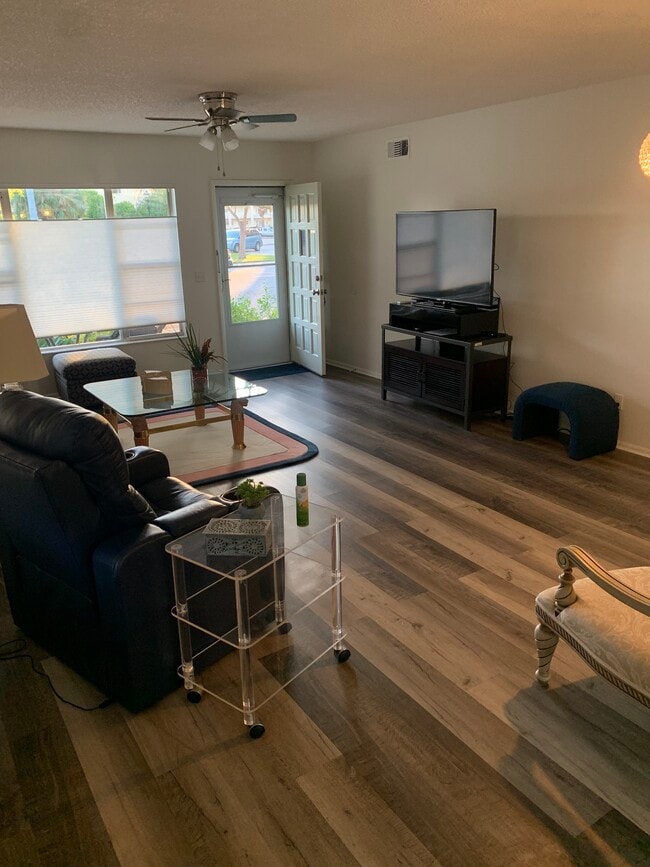 Building Photo - 2292 Costa Rican Dr