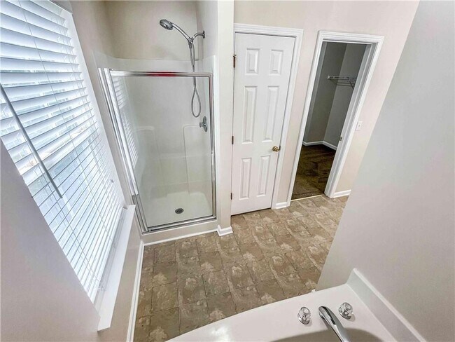 Building Photo - 6205 Tree Ridge Dr N W