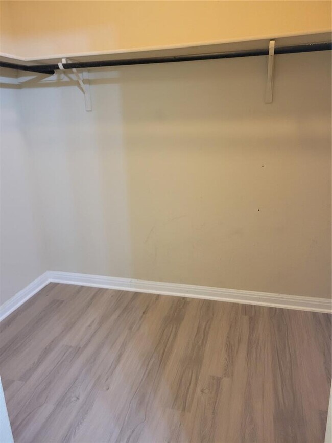 Building Photo - 11112 Dawes Pl