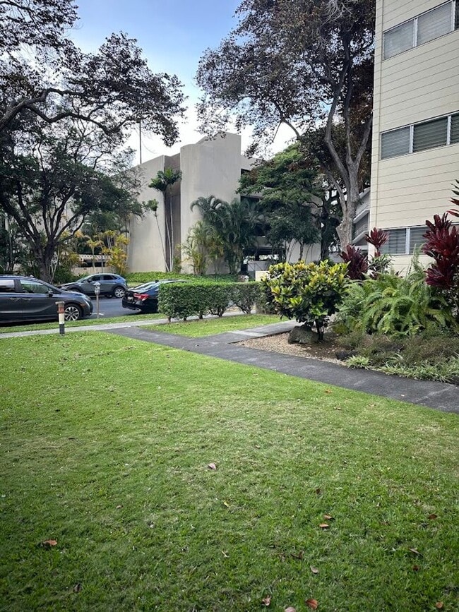 Building Photo - The Continental 2 bedroom, 1 bath, 1 assig...