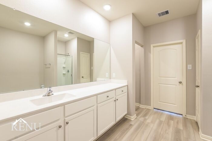 Building Photo - 25410 Cypress Bend Dr