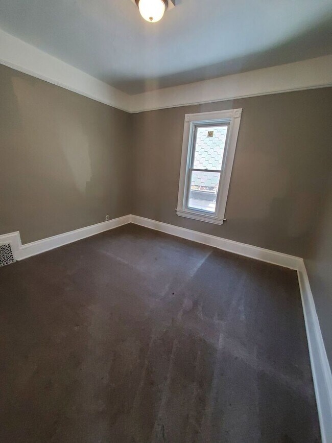 Building Photo - 2201-2203 N 32nd St. (Duplex)(ACE PROPERTY)