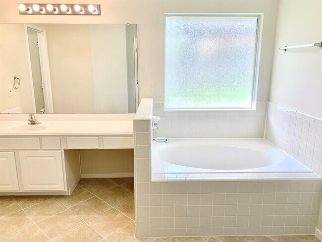 Building Photo - 2438 Ranch Hollow Ct