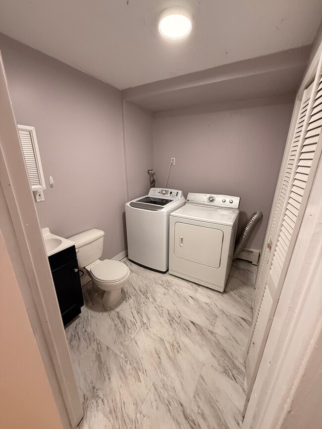 Building Photo - 606 Rye St