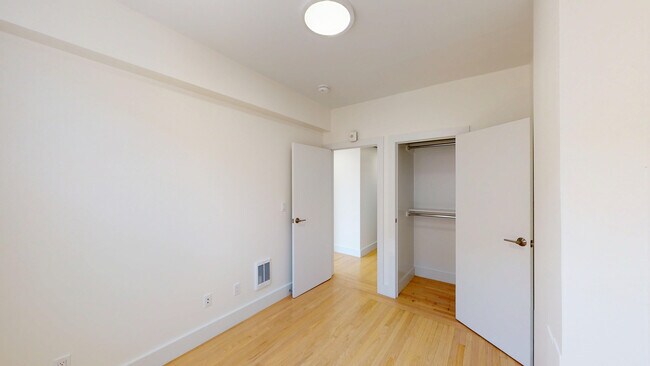 Building Photo - 865 Sutter St