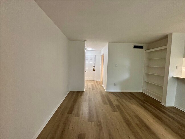 Building Photo - 2800 Jeanetta St