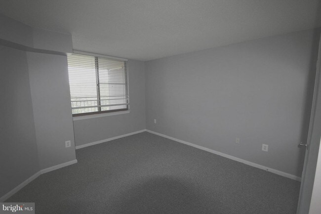 Building Photo - 10101 Grosvenor Pl