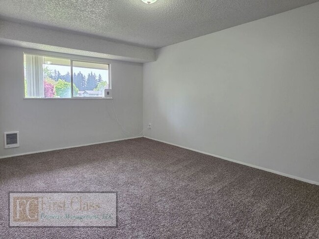 Building Photo - 1348 NE 186th Ave