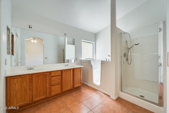 Building Photo - 4559 W Dailey St